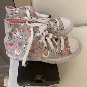 Size 13 girls converse Allstar sneakers like new